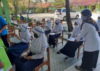Vaksinasi Siswa-Siswi di MTs N Kota Tegal
