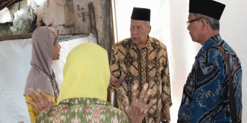 Pantang Meminta-minta Seorang Nenek Penjual Trasi Ajukan Sertifikat Halal