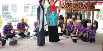 Grup hadrah modern Nurul Ummah hibur calon jemaah haji