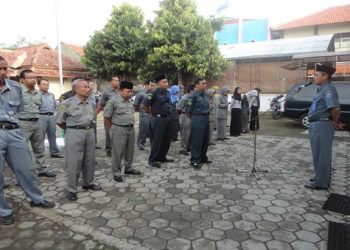 Kenaikan gaji dan tunjangan kinerja ke-13 diterimakan