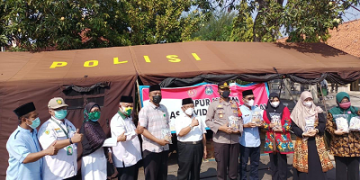 KEMENAG KOTA TEGAL BERBAGI MINUMAN HERBAL UNTUK MASYARAKAT ISOMAN