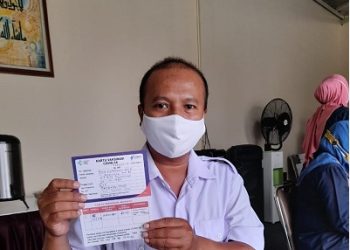 Bersama Jajarannya, Kepala KUA Kec. Tegal Timur Lakukan Vaksinasi Covid-19