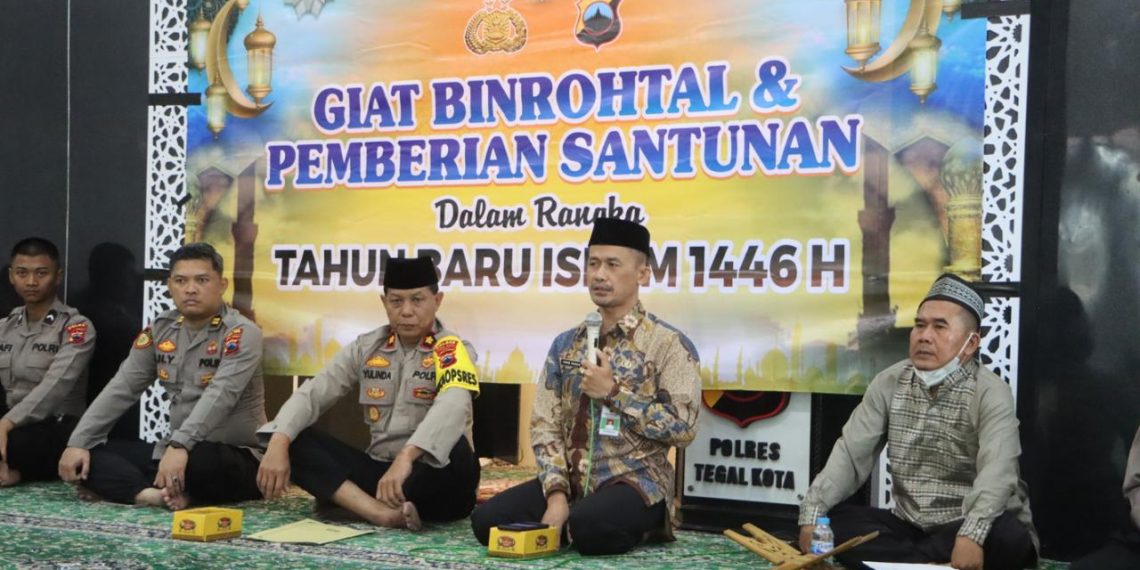 Muhdzir Hadiri Kegiatan Binrohtal dan Pemberian Santunan di Polres Tegal Kota
