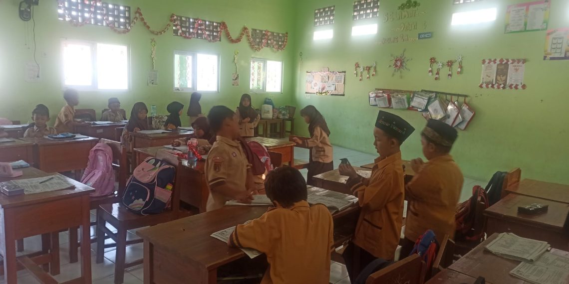 MI AtTaqwa Rayakan World Clean Up Day dengan Semangat Kebersamaan