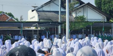 ASN Kankemenag Kota Tegal Ikuti Apel Hari Santri 2024 di Jalan Pancasila