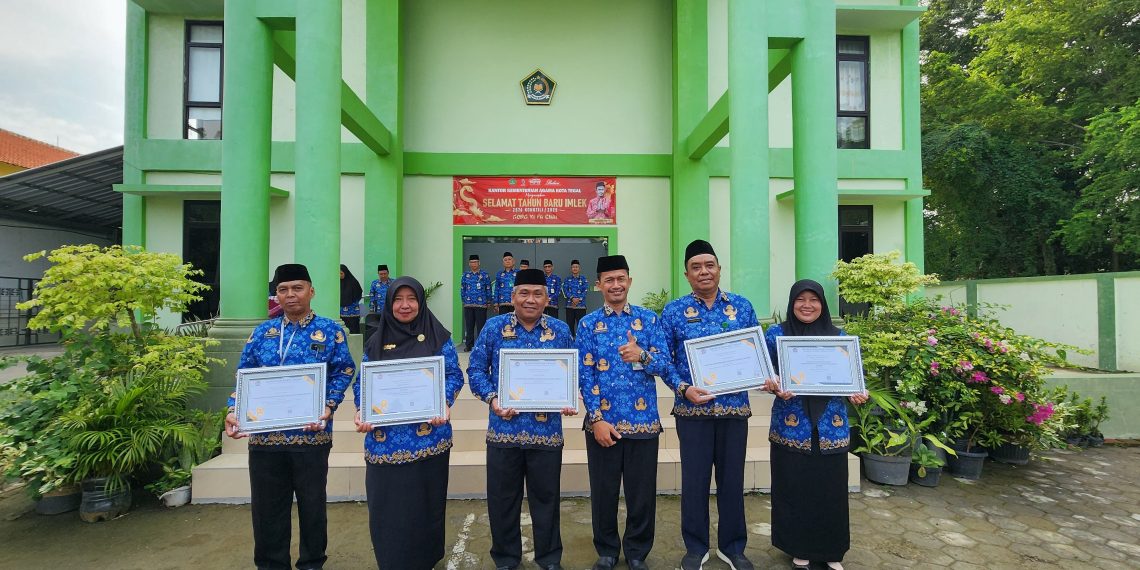 Mewujudkan Kemenag yang Lebih Baik : Upacara dan Apresiasi Penghargaan bagi Pegawai yang Berprestasi